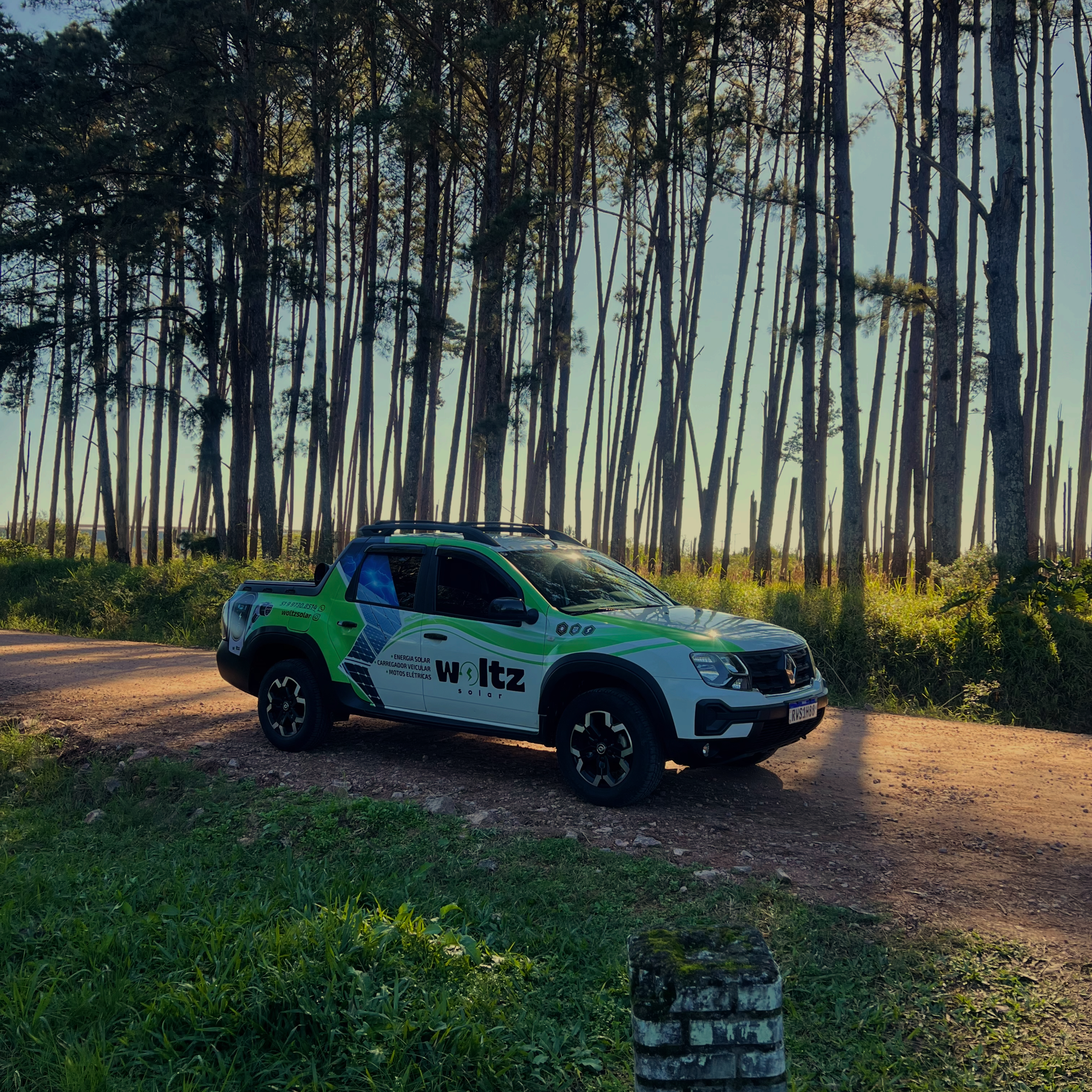 Veículo da equipe Woltz Solar na região de atendimento